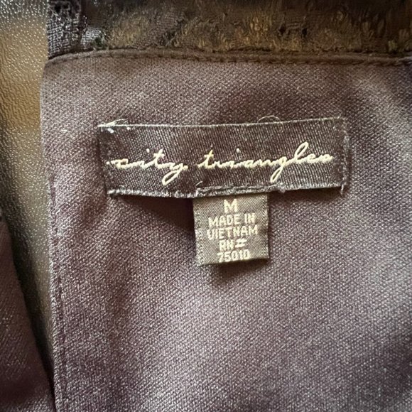 City Triangles Sleeveless Jumpsuit with Lace Yoke Size Medium - Picture 8 of 10